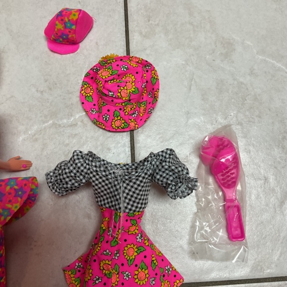 Vintage Barbie 90s Glitter Beach Caboodle Sunflower Barbie Doll - Picture 9 of 10